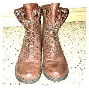 Born boots with flannel second flap